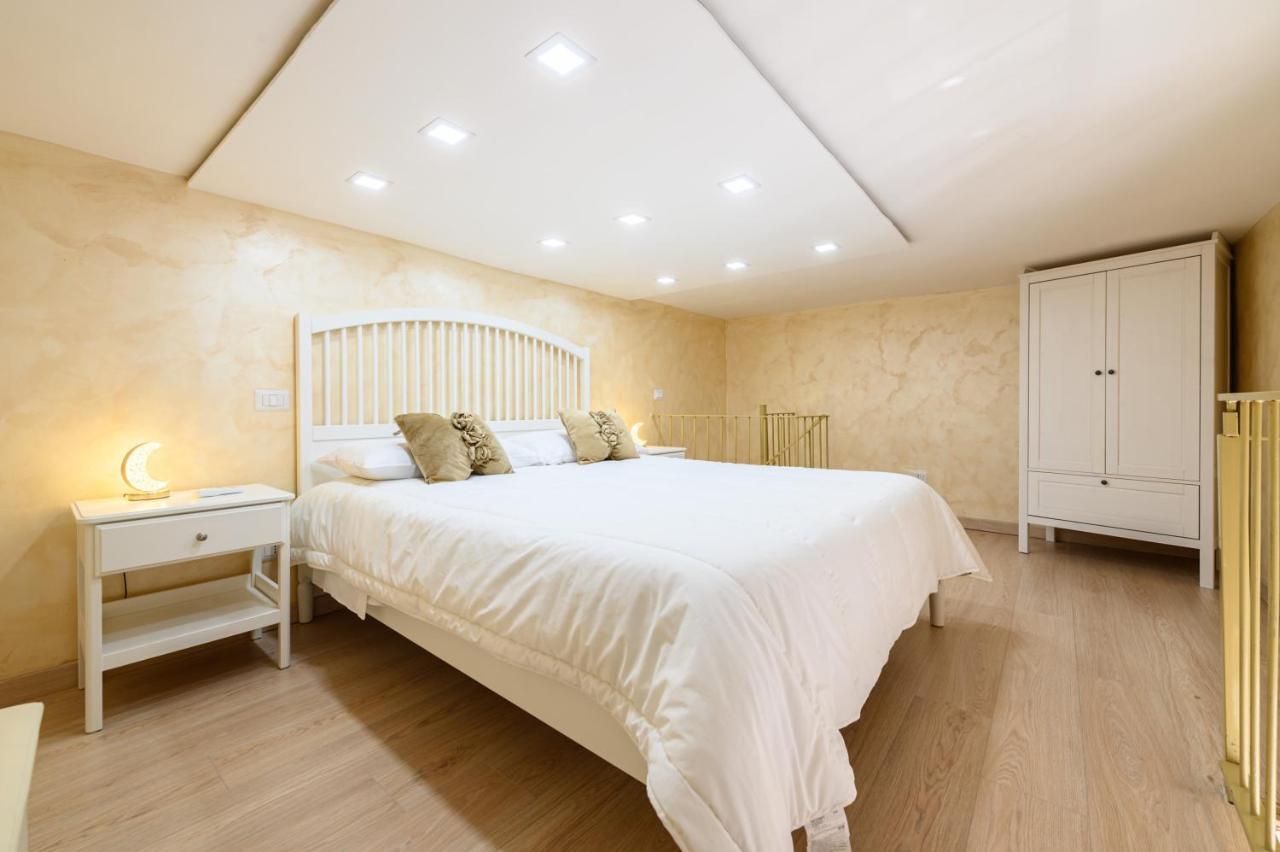 La Magnifica Napoli Apartments Gold House Luaran gambar
