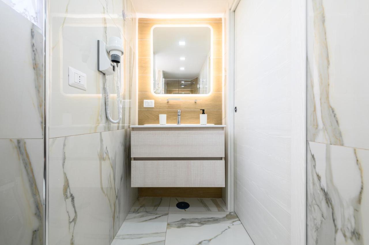 La Magnifica Napoli Apartments Gold House Luaran gambar