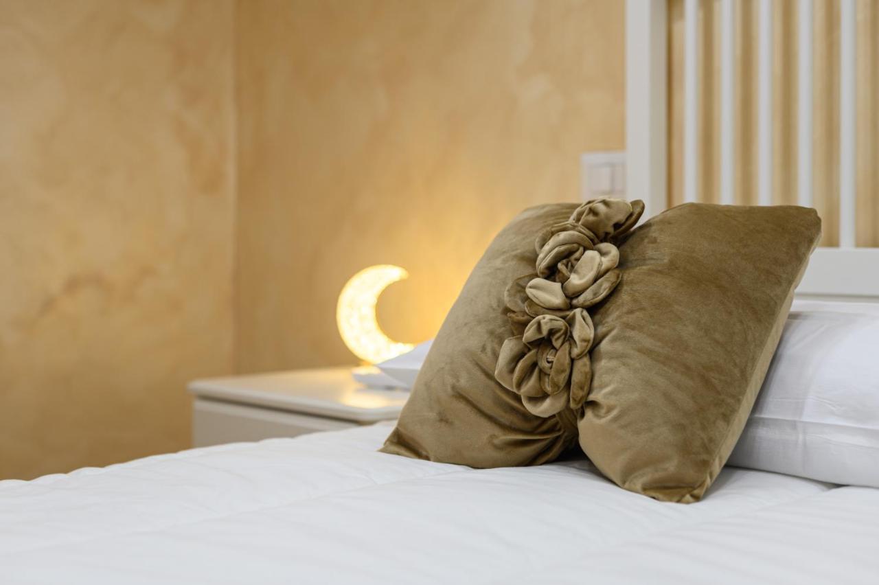 La Magnifica Napoli Apartments Gold House Luaran gambar