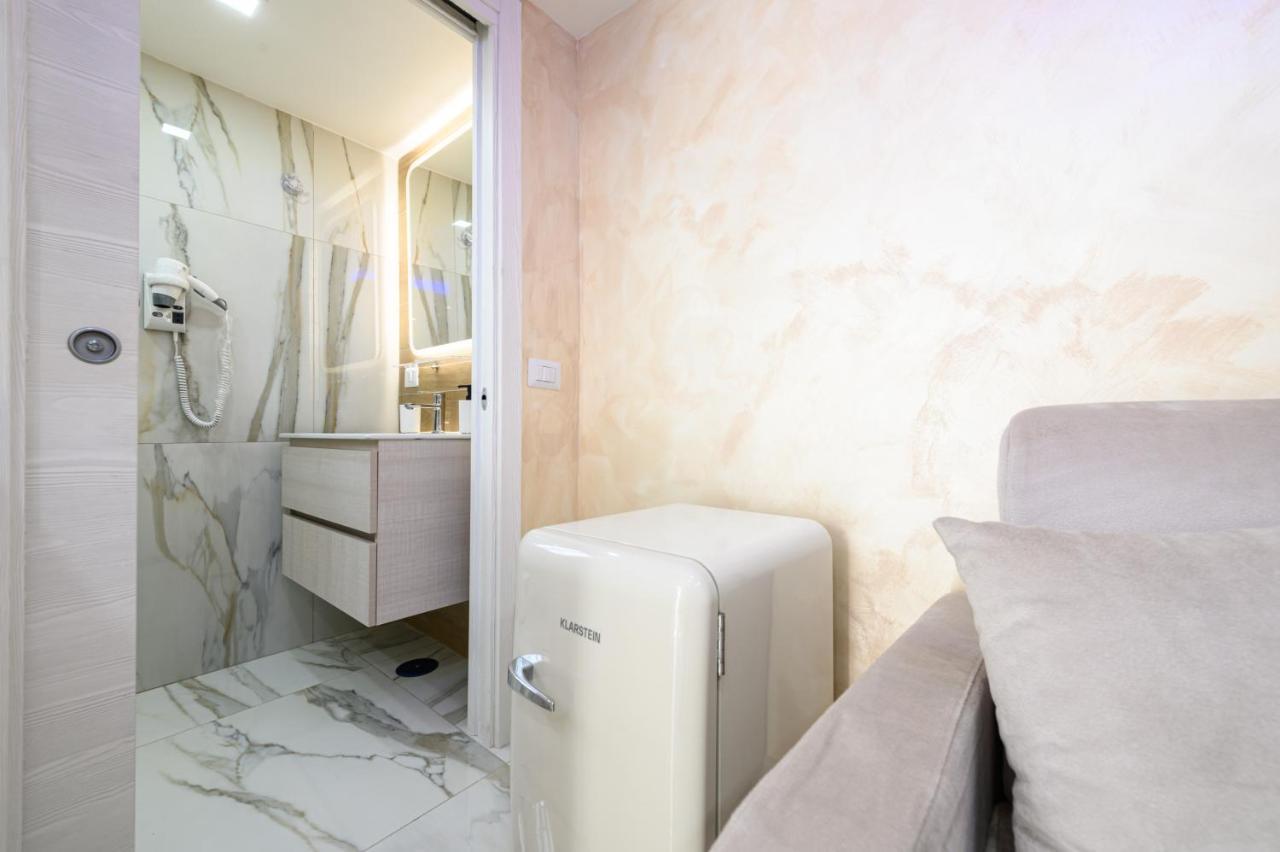 La Magnifica Napoli Apartments Gold House Luaran gambar