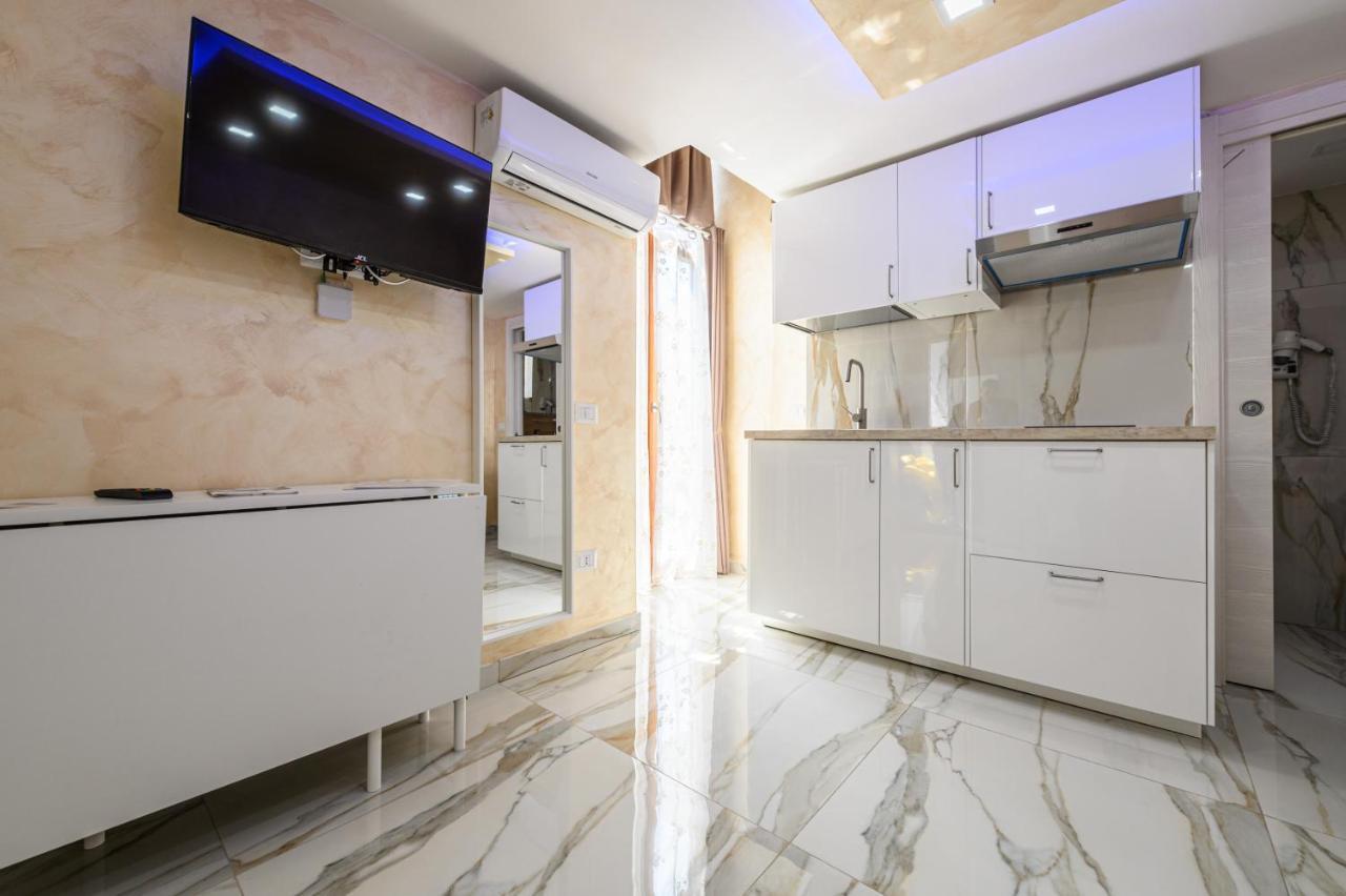 La Magnifica Napoli Apartments Gold House Luaran gambar